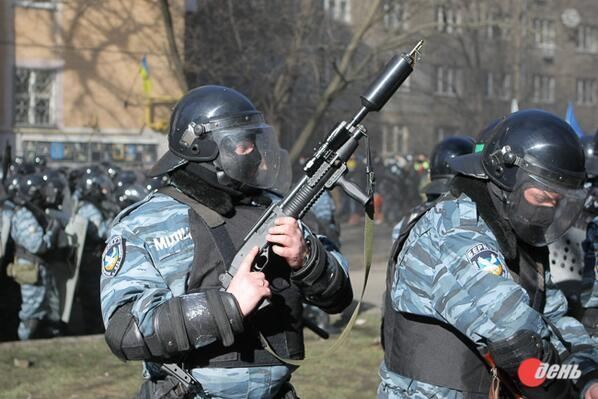 Зіткнення в Києві: силовики почали штурм. Фоторепортаж