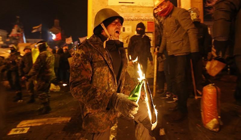 Нічне протистояння на Майдані. Фото