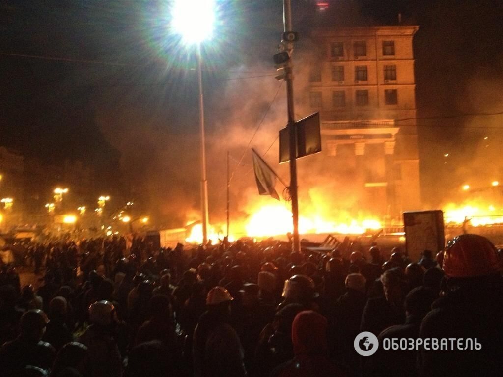 Евромайдан: спекотна ніч і похмурий ранок. Фоторепортаж