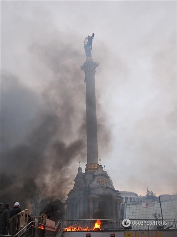 Евромайдан: спекотна ніч і похмурий ранок. Фоторепортаж