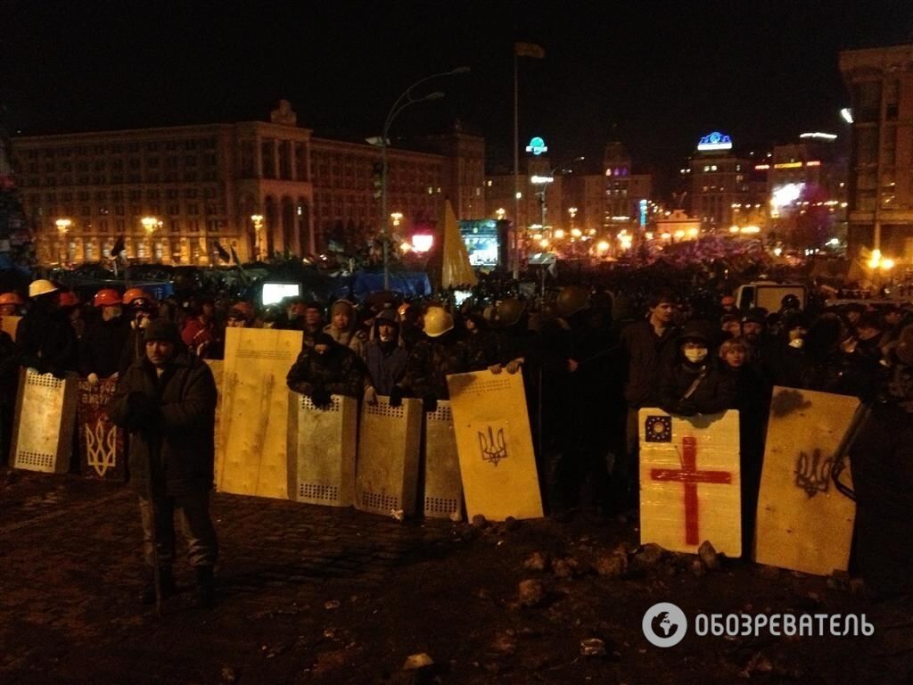 Евромайдан: жаркая ночь и хмурое утро. Фоторепортаж 