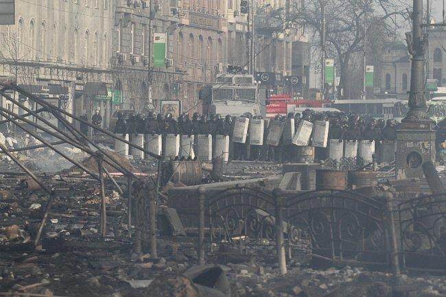 На Майдані люди готуються відбивати штурм
