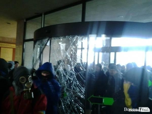 Волынскую ОГА протестующие взяли без боя