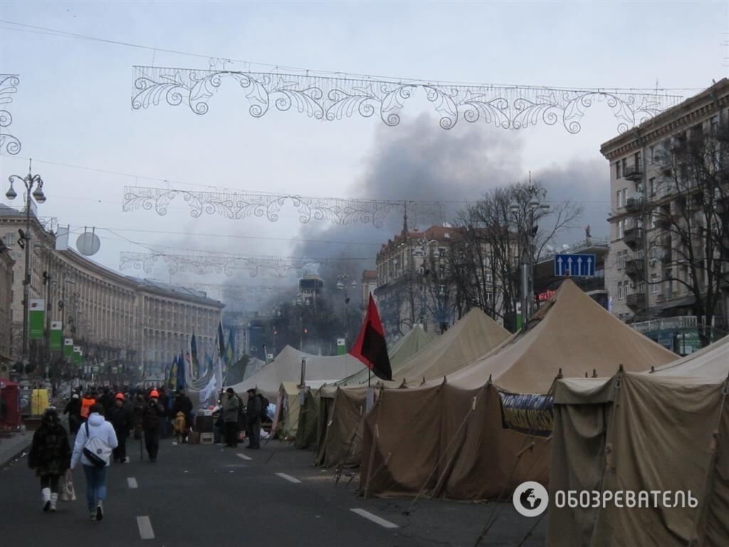 Евромайдан: спекотна ніч і похмурий ранок. Фоторепортаж