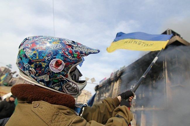 На Майдане люди готовятся отражать штурм