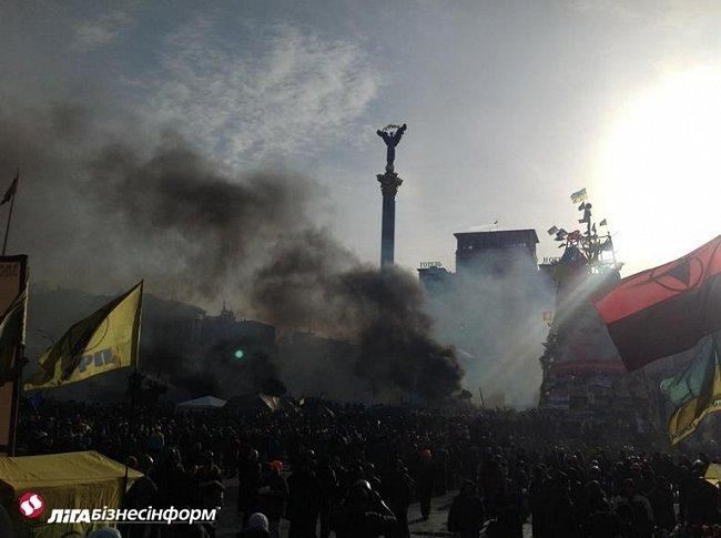 Майдан после ночного штурма. Фото
