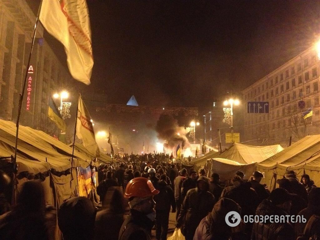 Евромайдан: жаркая ночь и хмурое утро. Фоторепортаж 