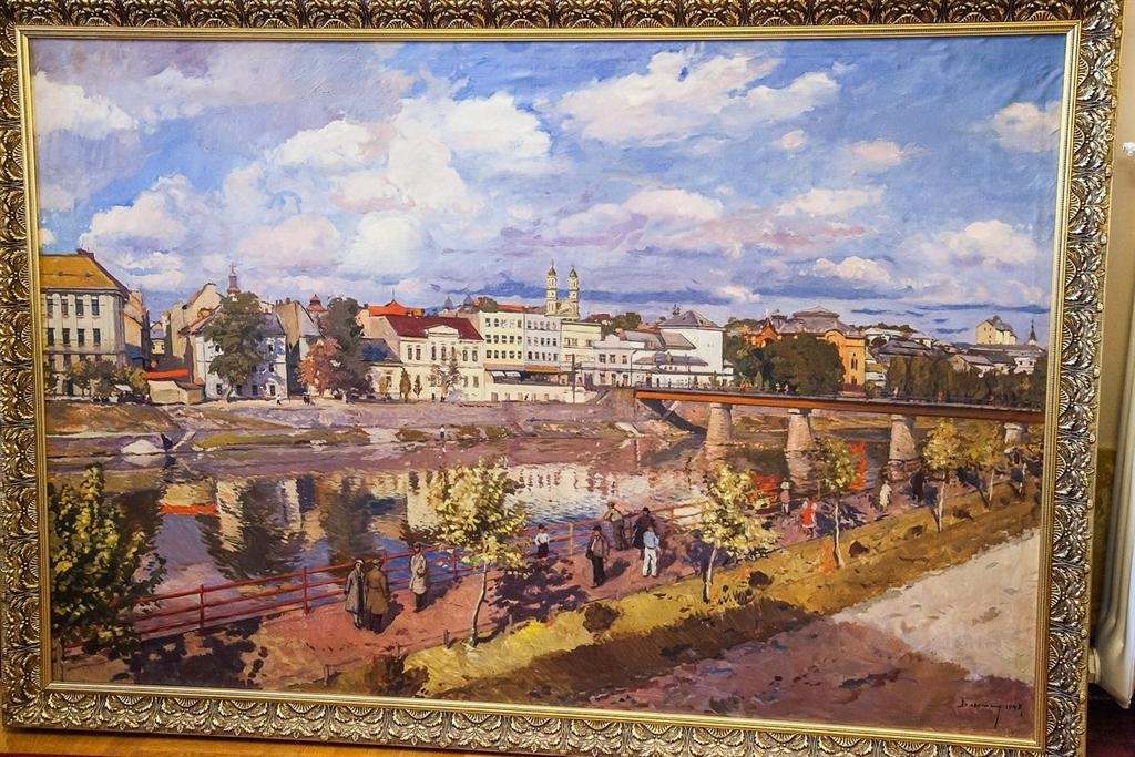 Сотрудники художественного музея "нашли" свои картины в Закарпатской ОГА