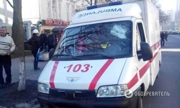 В Киеве ночью массово громили машины скорой помощи - депутат
