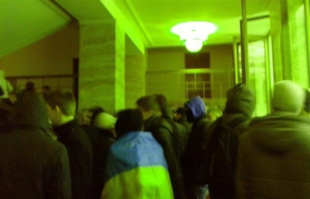 Митингующие захватили Закарпатскую ОГА