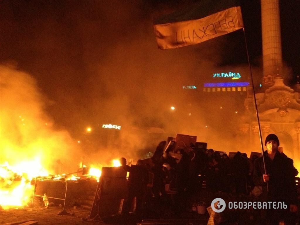 Евромайдан: жаркая ночь и хмурое утро. Фоторепортаж 