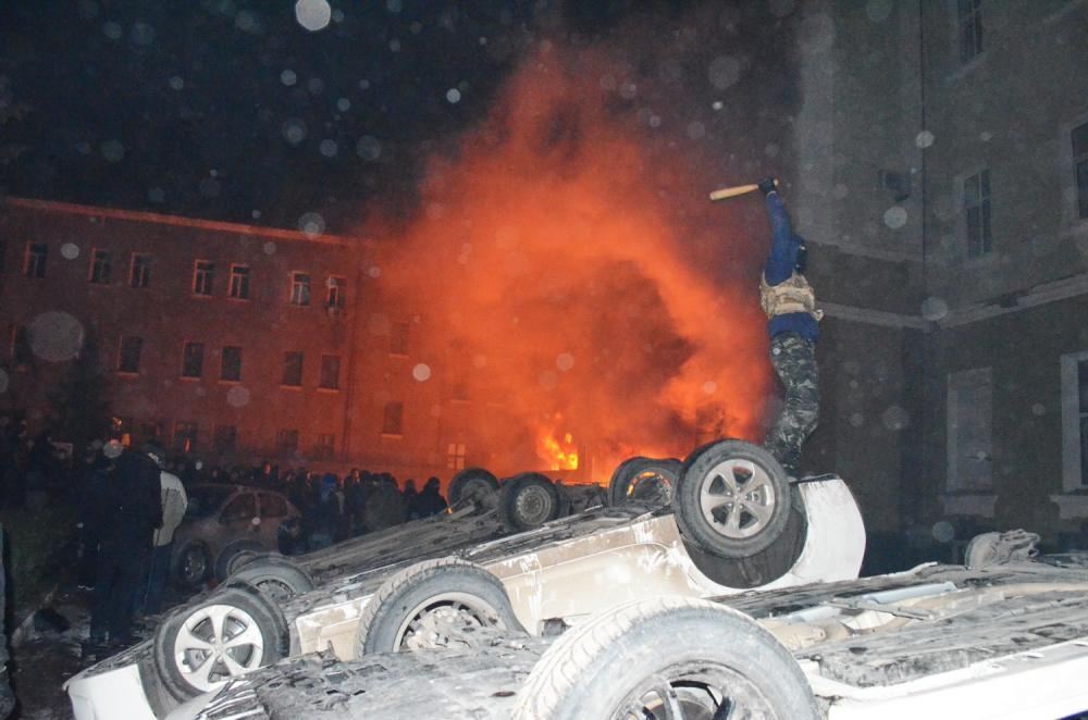В Тернополе горели ОГА, милиция и прокуратура