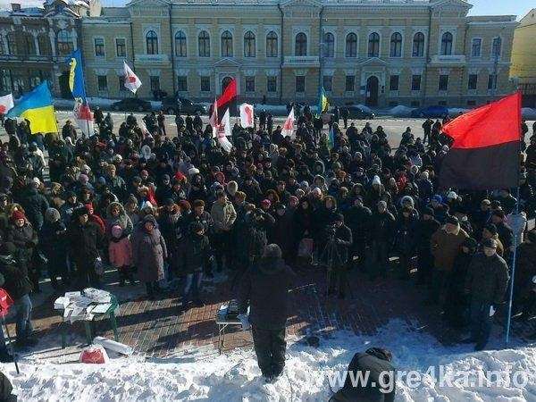 Кировоградскую ОГА от митингующих защищают всего лишь пять силовиков