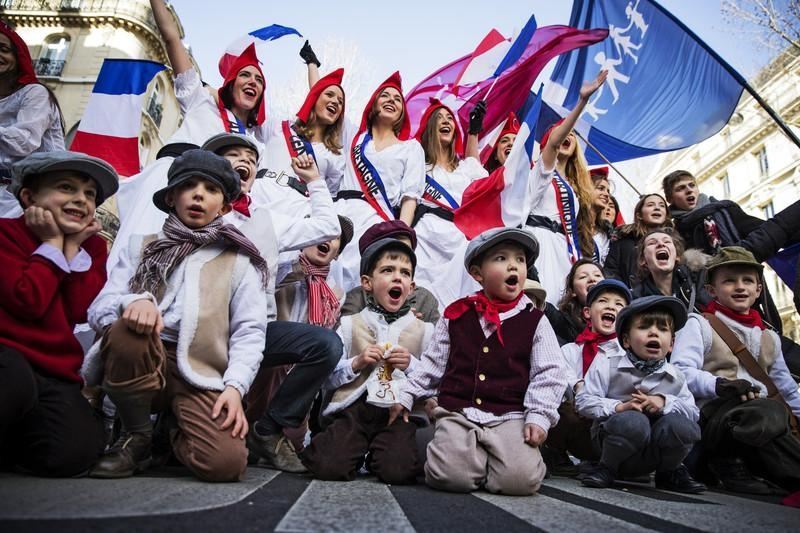 Полмиллиона парижан вышли на протесты против гей-браков