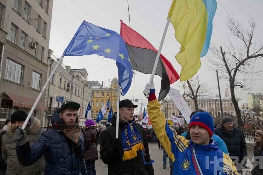 Багатотисячний марш у Москві підтримав Евромайдан