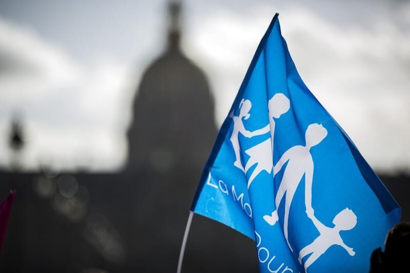 Полмиллиона парижан вышли на протесты против гей-браков