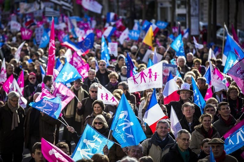 Полмиллиона парижан вышли на протесты против гей-браков