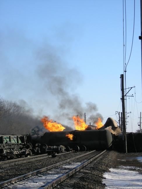 На Донеччині загасили палаючі цистерни з пропан-бутаном 