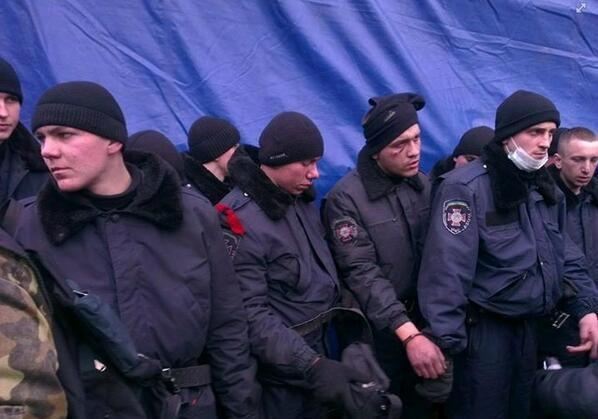 Пленные силовики на Евромайдане. Фоторепортаж