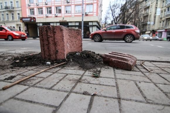 Вбивство Веремія: "тітушкі" напали на таксі з журналістом, коли він хотів їх сфотографувати