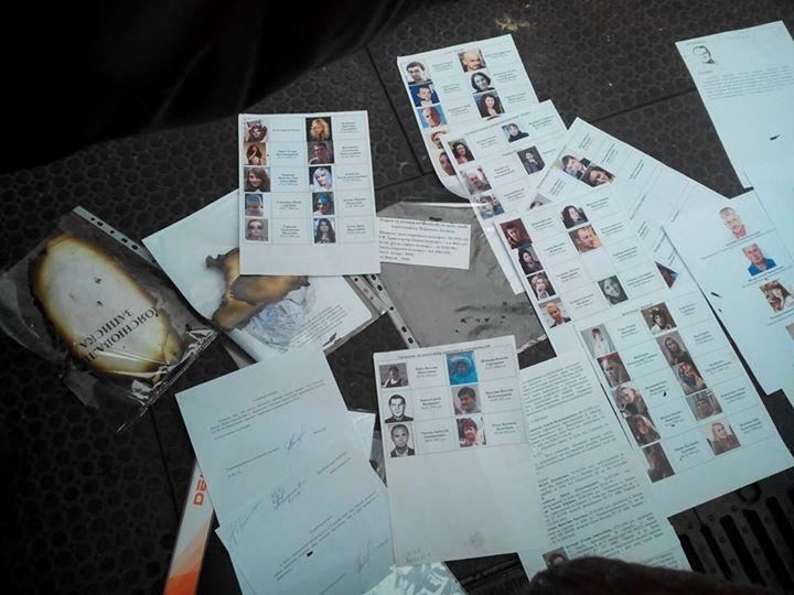У Межигір'ї знайшли папки з інформацією про "небезпечні" журналістах і нардепів