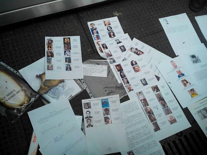 У Межигір'ї знайшли папки з інформацією про "небезпечні" журналістах і нардепів
