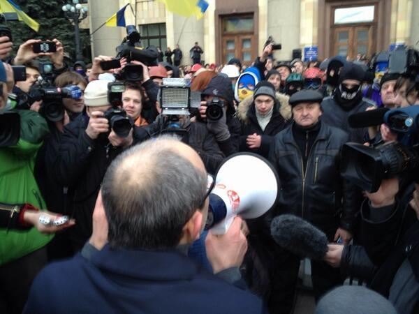 Кернес призвал своих сторонников разойтись и не нападать на Евромайдан