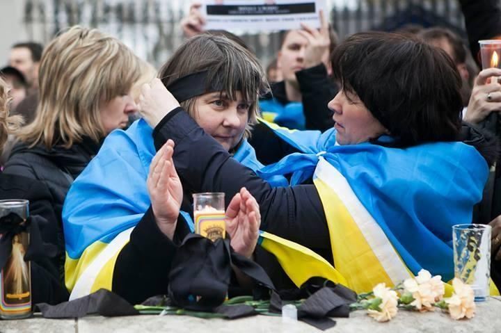 Світ вшанував пам'ять загиблих евромайдановцев. Фоторепортаж