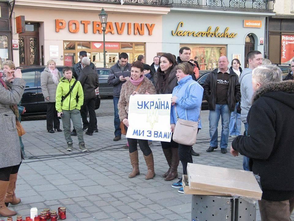 Мир почтил память погибших евромайдановцев. Фоторепортаж