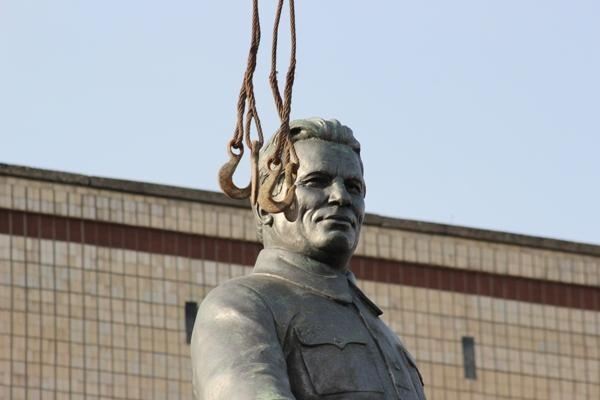 Кировоград попрощался с памятником Кирову