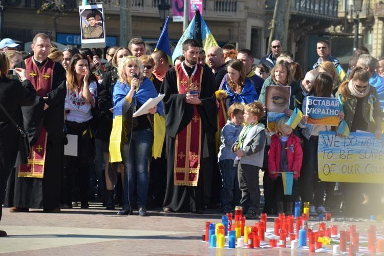 Світ вшанував пам'ять загиблих евромайдановцев. Фоторепортаж