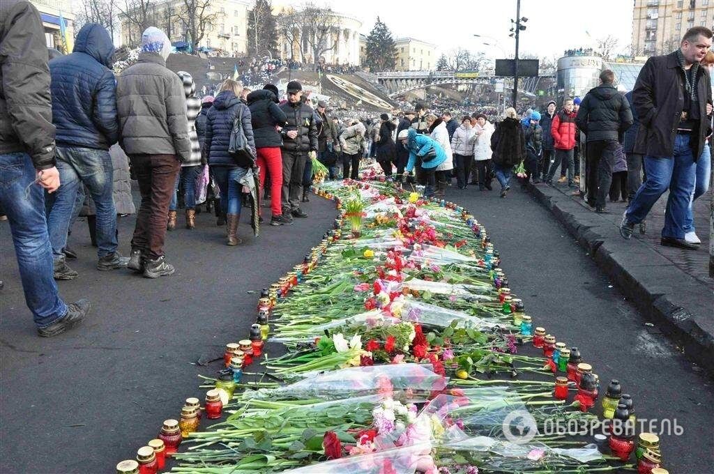 На Майдані оплакують Небесну Сотню. Фоторепортаж