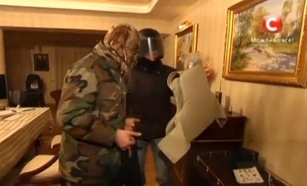Активисты нашли в доме сына Симоненко бронежилеты и прослушку