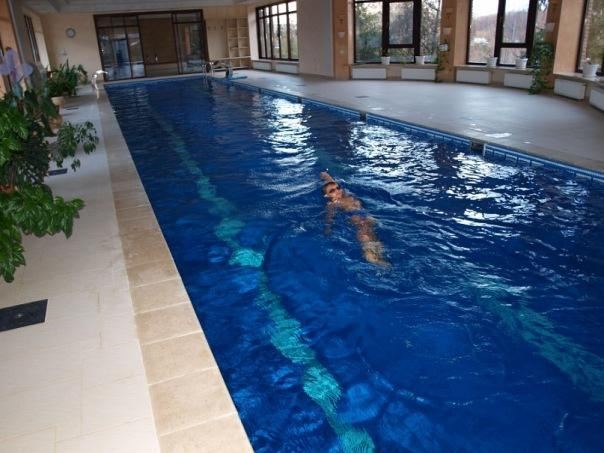 Син мера Полтави "засвітив" домашній басейн на 25 м