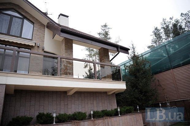 Журналисты увидели имение Захарченко: несколько домов, корт и вертолетная площадка