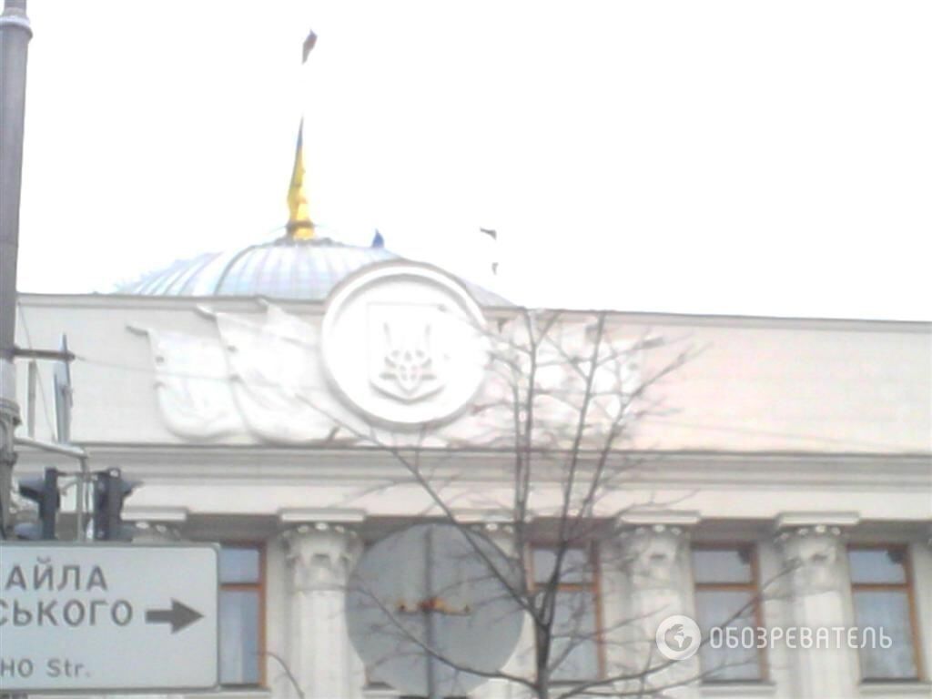 З купола будівлі Ради зрізали радянську зірку