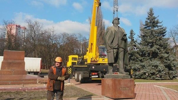 В Киеве демонтировали еще один памятник Ленину - говорят, последний