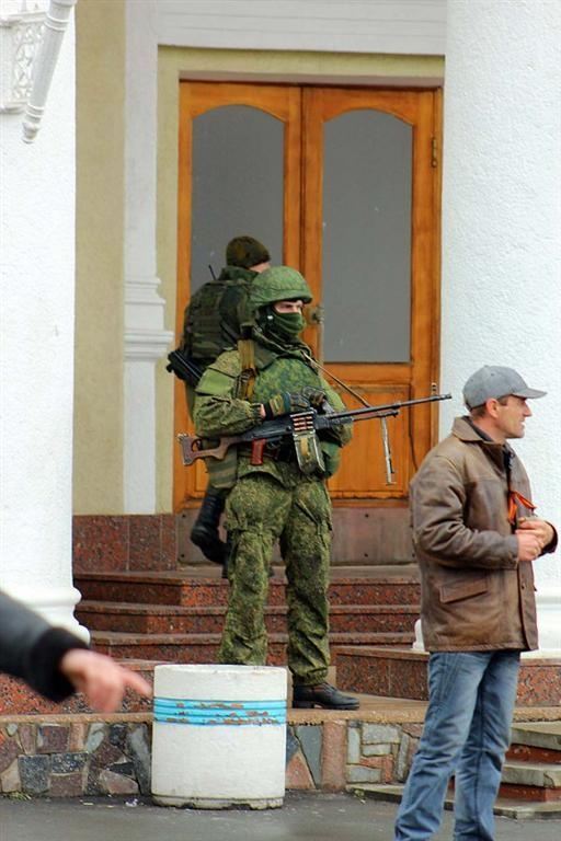Аеропорт Сімферополя: люди в камуфляжах з кулеметами і Жириновський