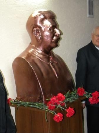 В Луцке установили памятник Сталину