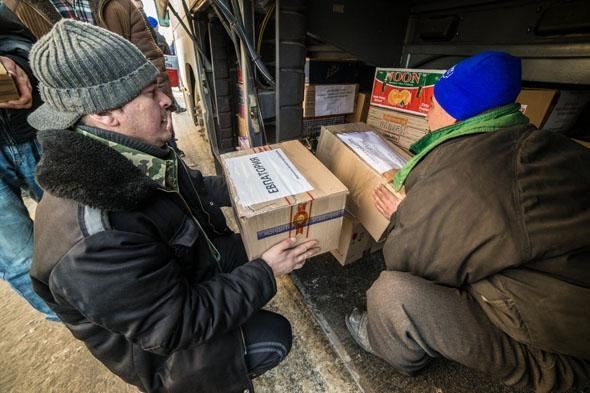 Кримські активісти везуть до Києва продукти та одяг для "Беркута"