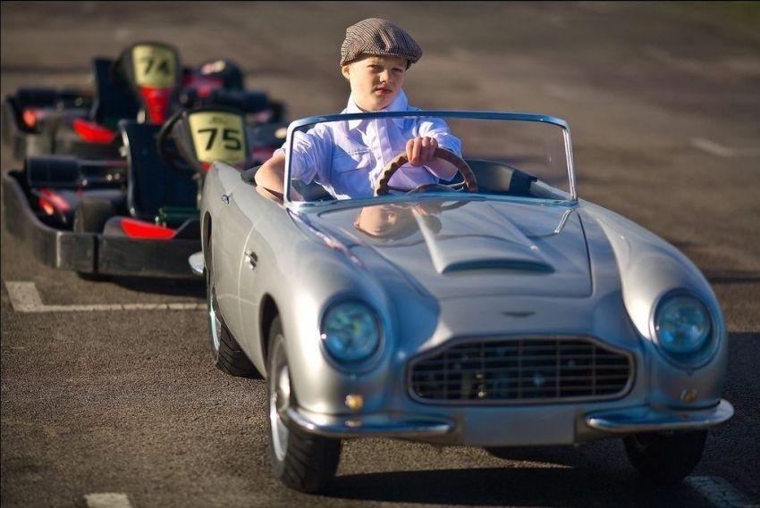 В продаже появился детский автомобиль премиум-класса за 20 тыс. евро