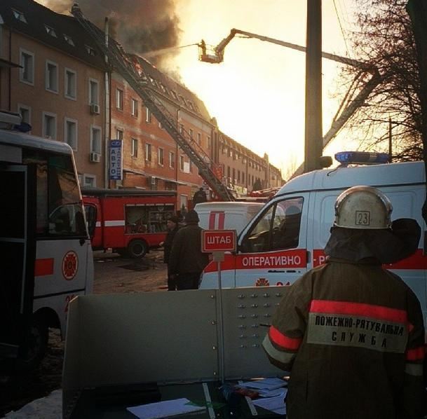 В центре Киева уже третий час горит офисный центр