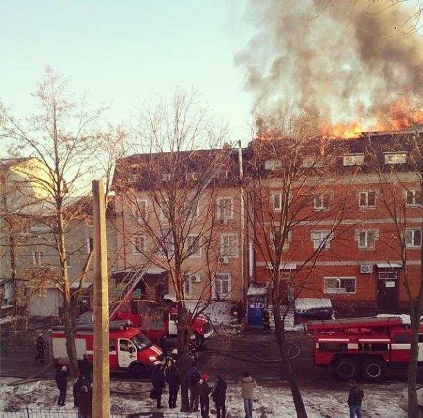 В центре Киева уже третий час горит офисный центр