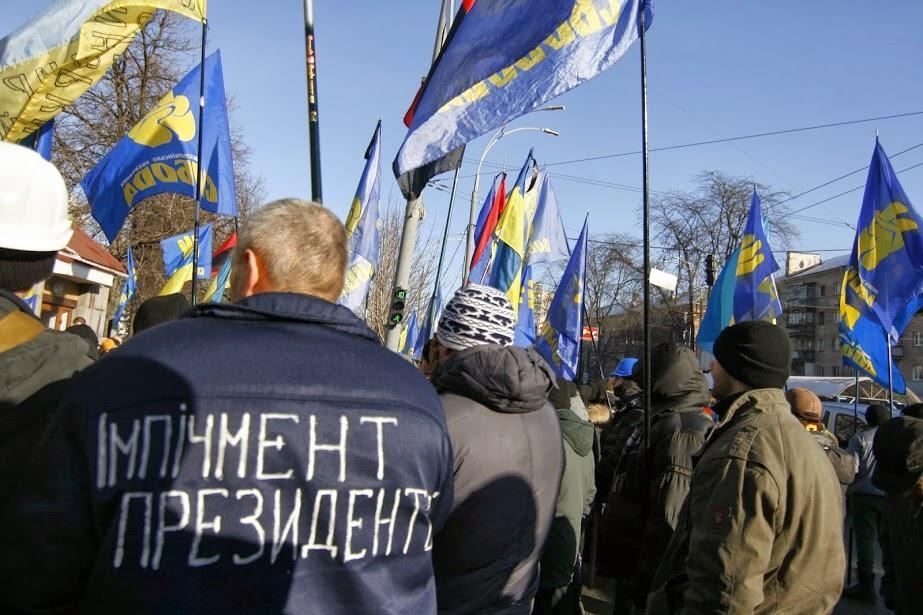 Бойцы ВВ отдали честь протестующим под Минобороны