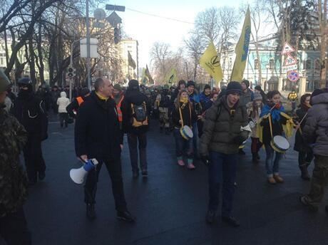 Парубий повел многотысячную колонну протестующих к Верховной Раде 