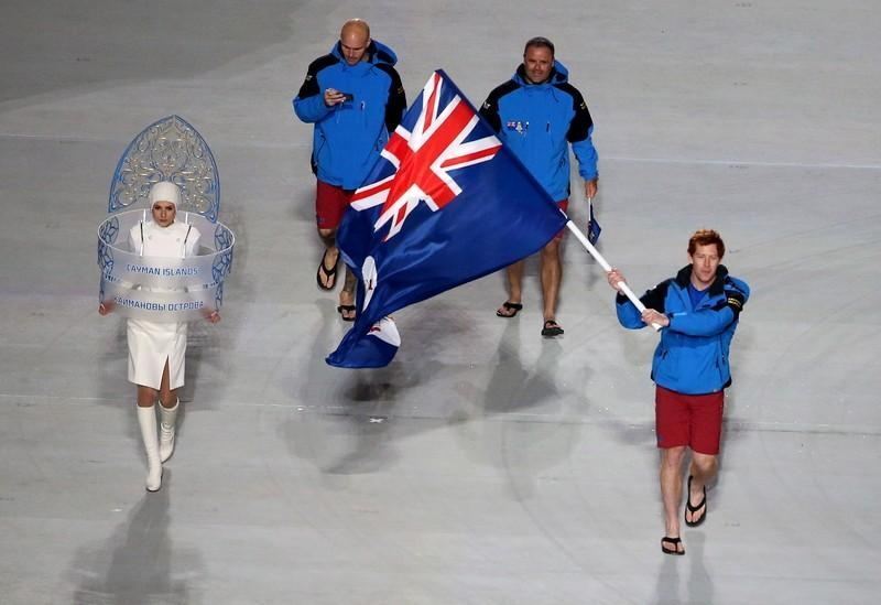 Шорты, военные и канарейки. Самые яркие наряды сборных на открытии Олимпиады