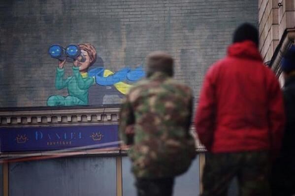 Перед баррикадами на Грушевского появилось граффити Тимошенко