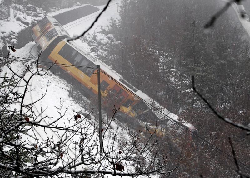 В Альпах потяг зійшов з рейок: є жертви