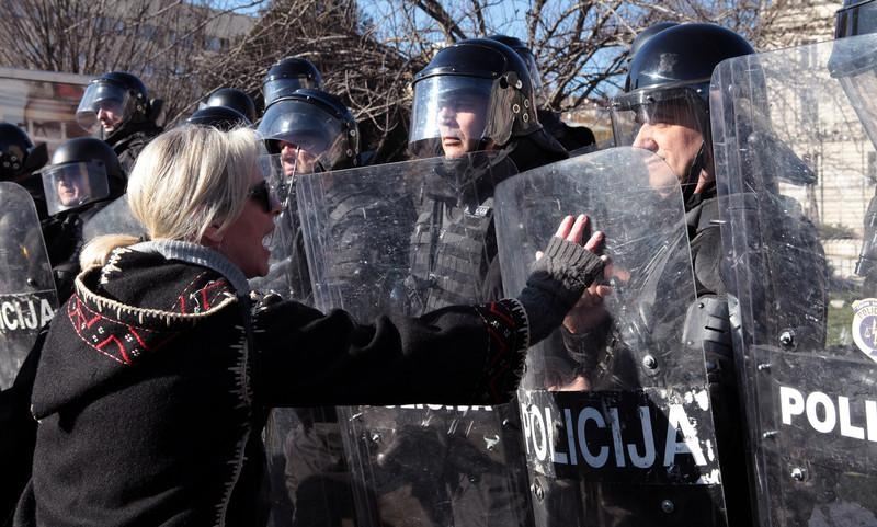 После протестов боснийские чиновники идут в отставку