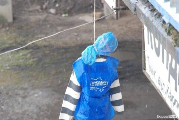 В Луцке повесили чучело регионала